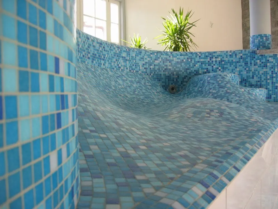 Mosaik Swimmingpool Ausführung Handarbeit - Schlenker Fliesen Radolfzell Bodensee