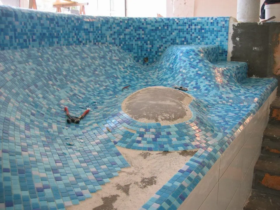 Mosaik Swimmingpool Ausführung Handarbeit - Schlenker Fliesen Radolfzell Bodensee